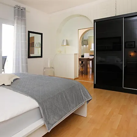Apartments Semper - Heated Pool Bol Zimmer foto