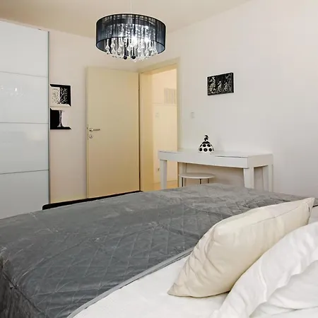 Apartments Semper - Heated Pool Bol Zimmer foto