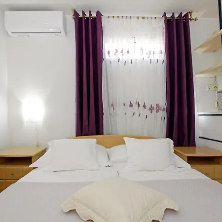 Apartments Semper - Heated Pool Bol Zimmer foto