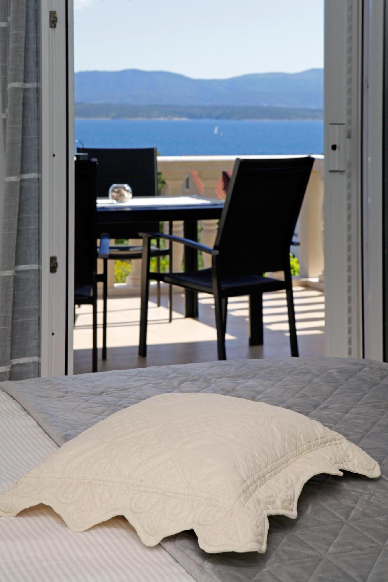 Semper - Heated Pool Apartment *