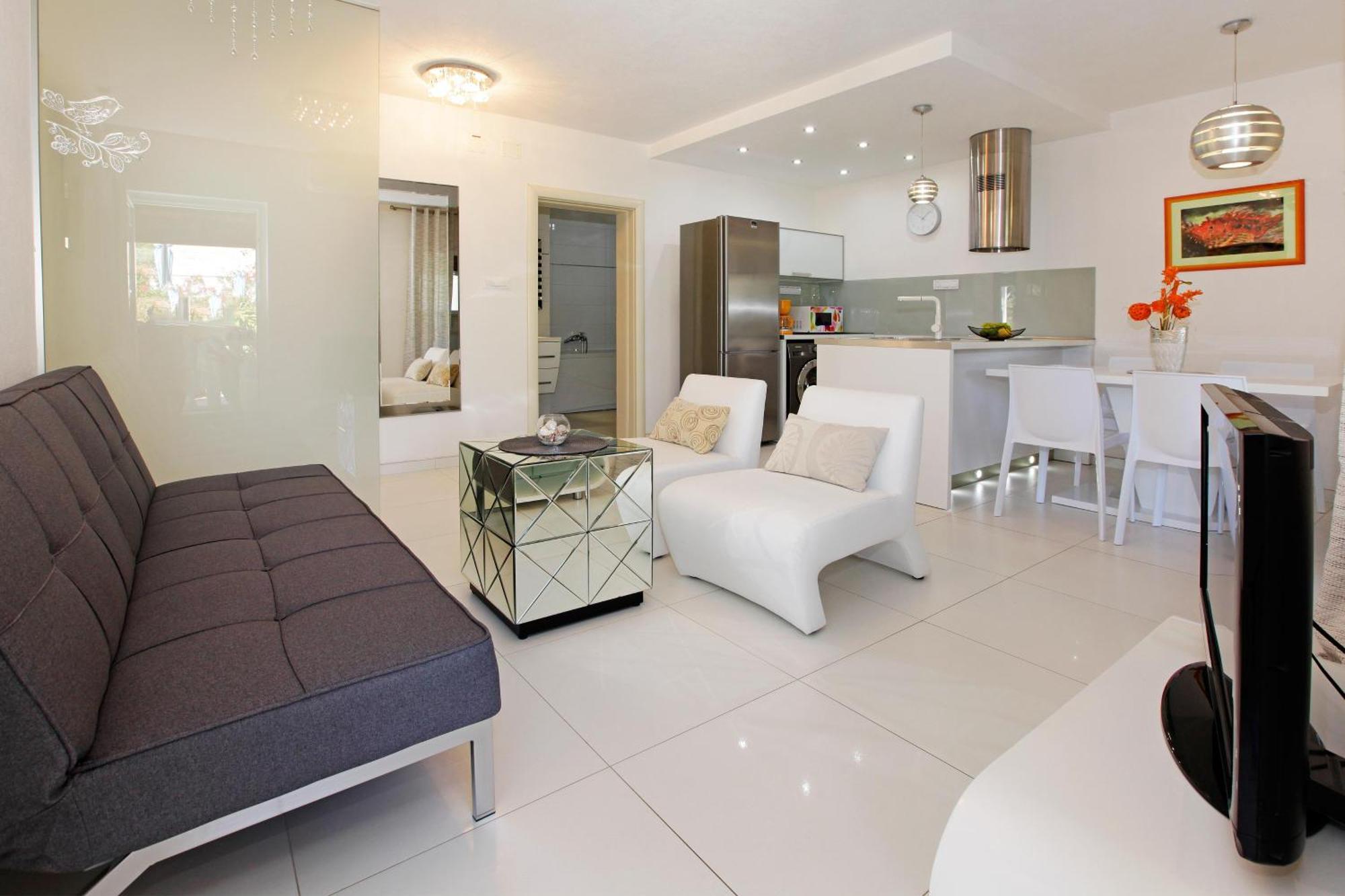 Semper - Heated Pool Apartment *