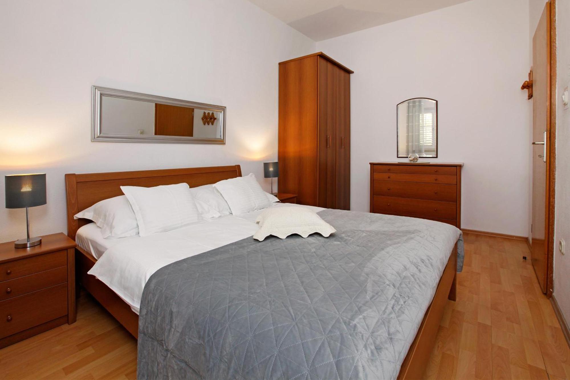 Apartment Semper - Heated Pool