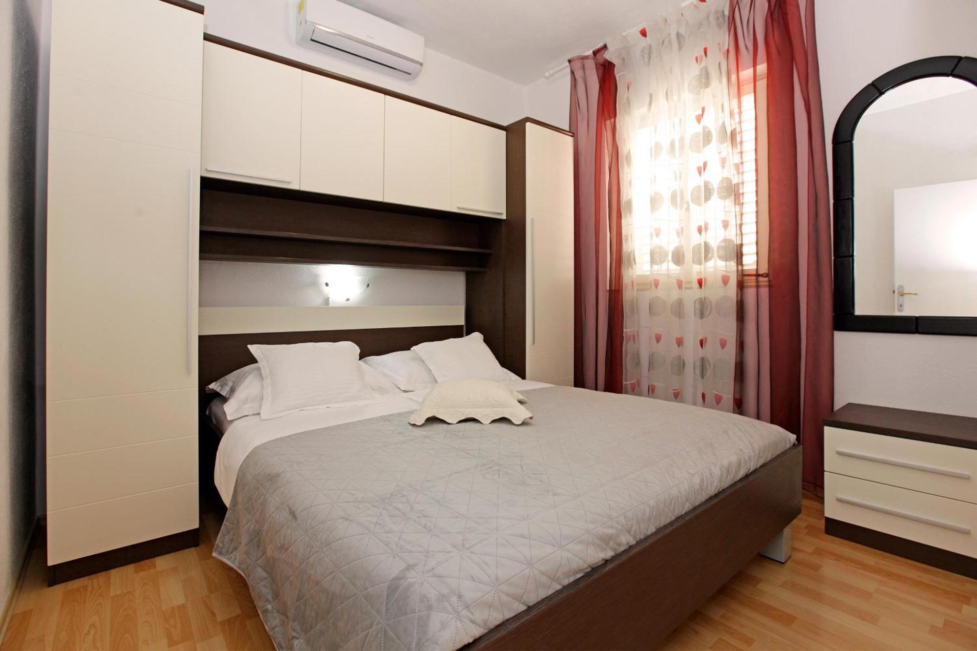 Semper - Heated Pool Apartment *