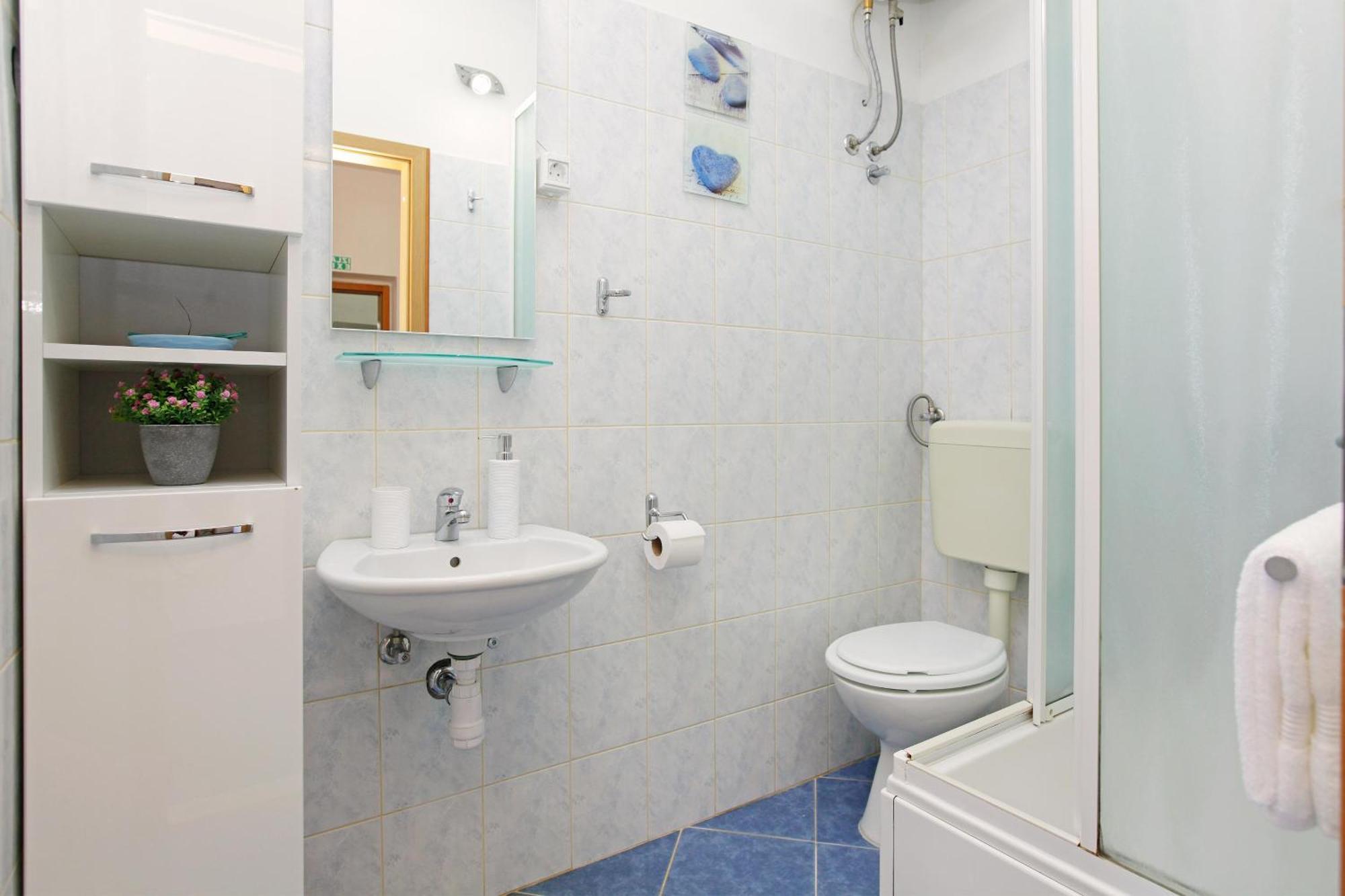 Semper - Heated Pool Apartment *