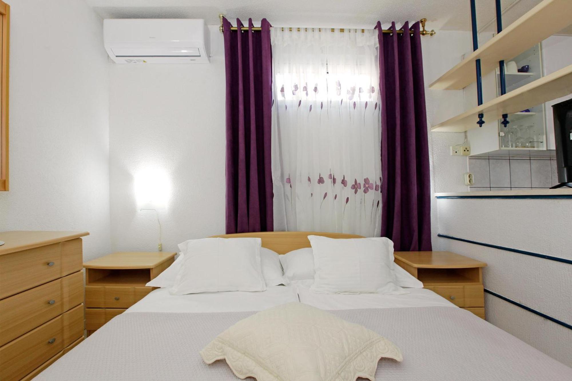 Semper - Heated Pool Apartment *