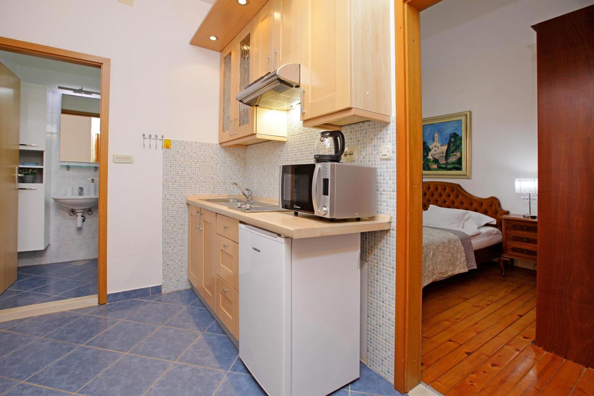 Semper - Heated Pool Apartment Bol