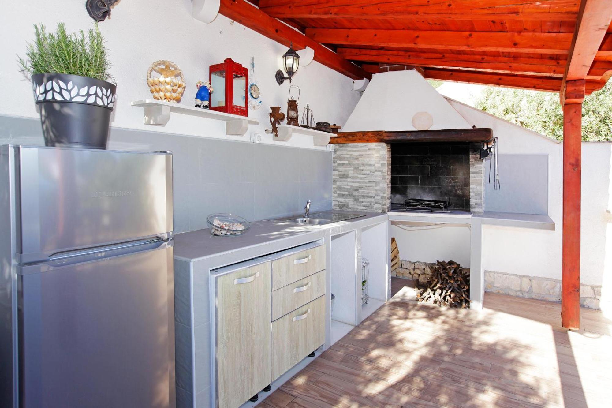 Semper - Heated Pool Apartment